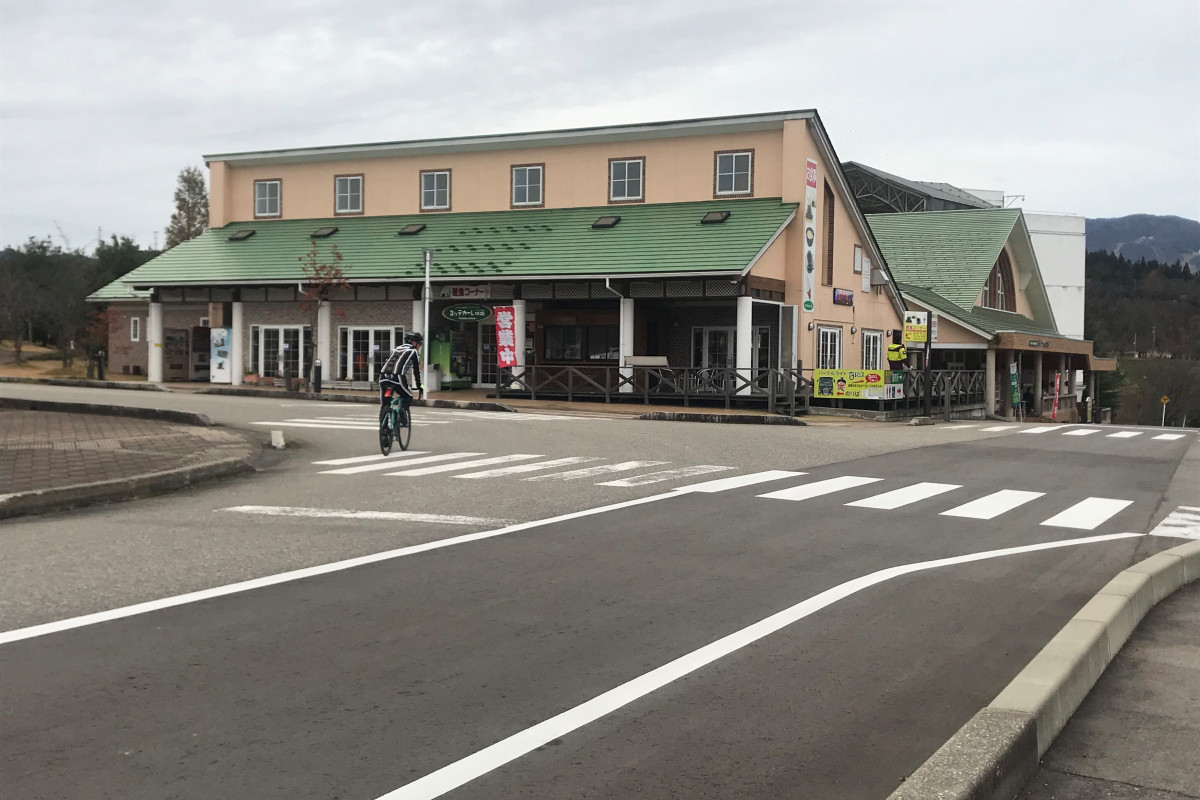 イメージ・東海北陸自動車道城端ハイウェイオアシス内 桜が池・ヨッテカーレ城端です。