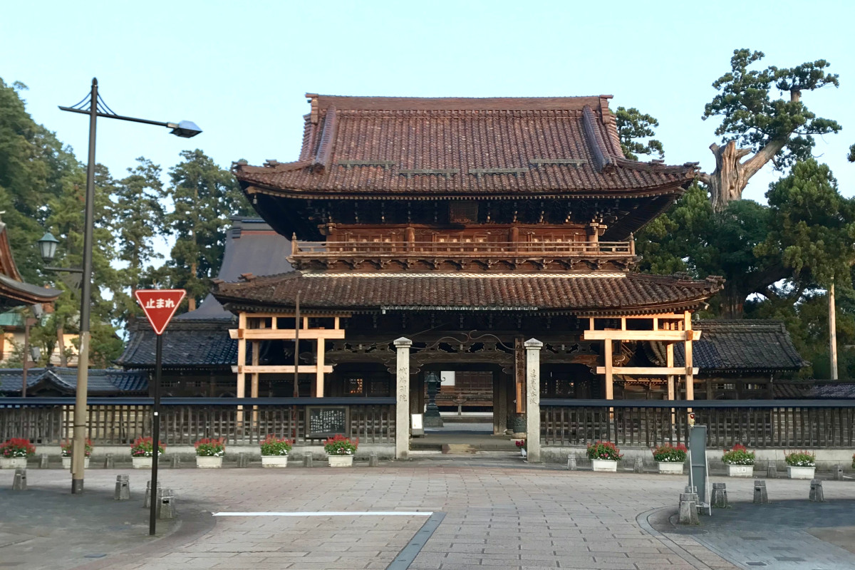 イメージ・城端別院 善徳寺 来年は青空のもとお待ちします