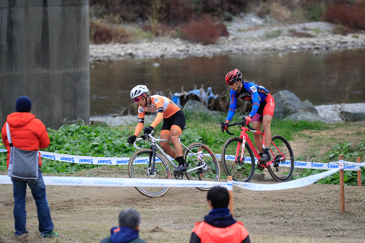 筧五郎(56サイクル)と萬谷 和也(FUJIMOTO FARM)のマッチレースに