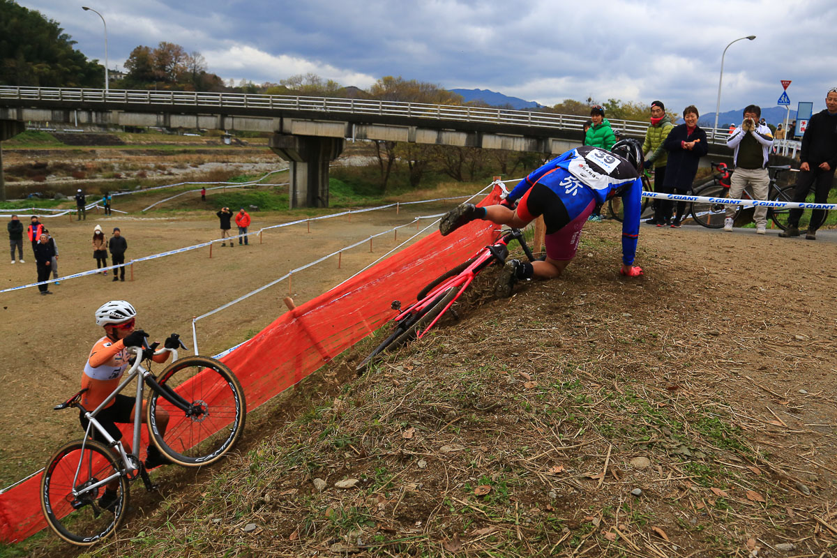 萬谷 和也(FUJIMOTO FARM)がミス。筧五郎(56サイクル)が続く