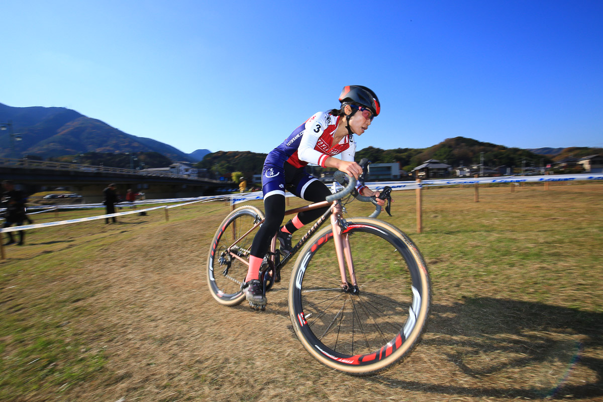 着実な走りを見せる西山みゆき(Toyo Frame Field Model)