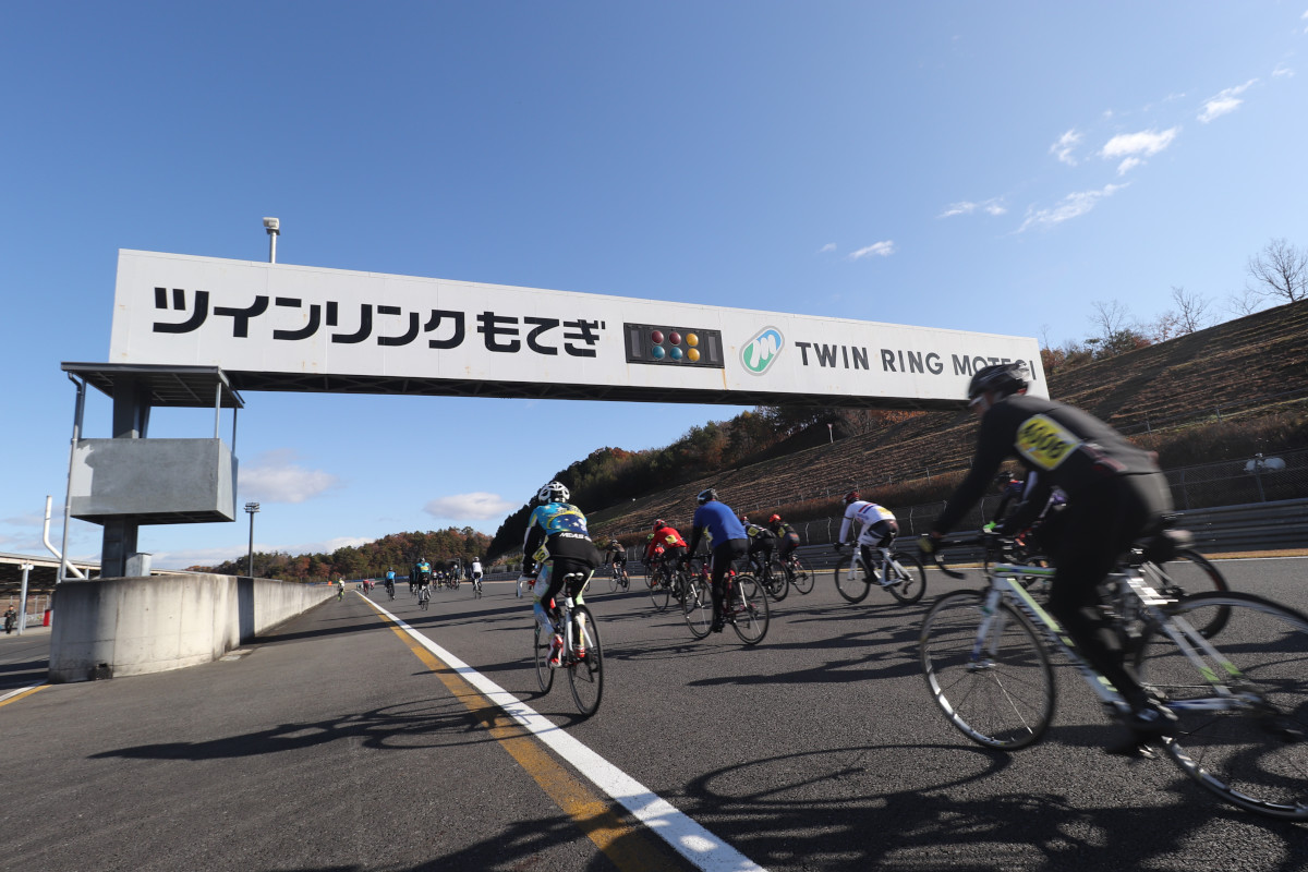秋晴れのツインリンクもてぎを2200人が駆けたもてぎ7時間エンデューロ