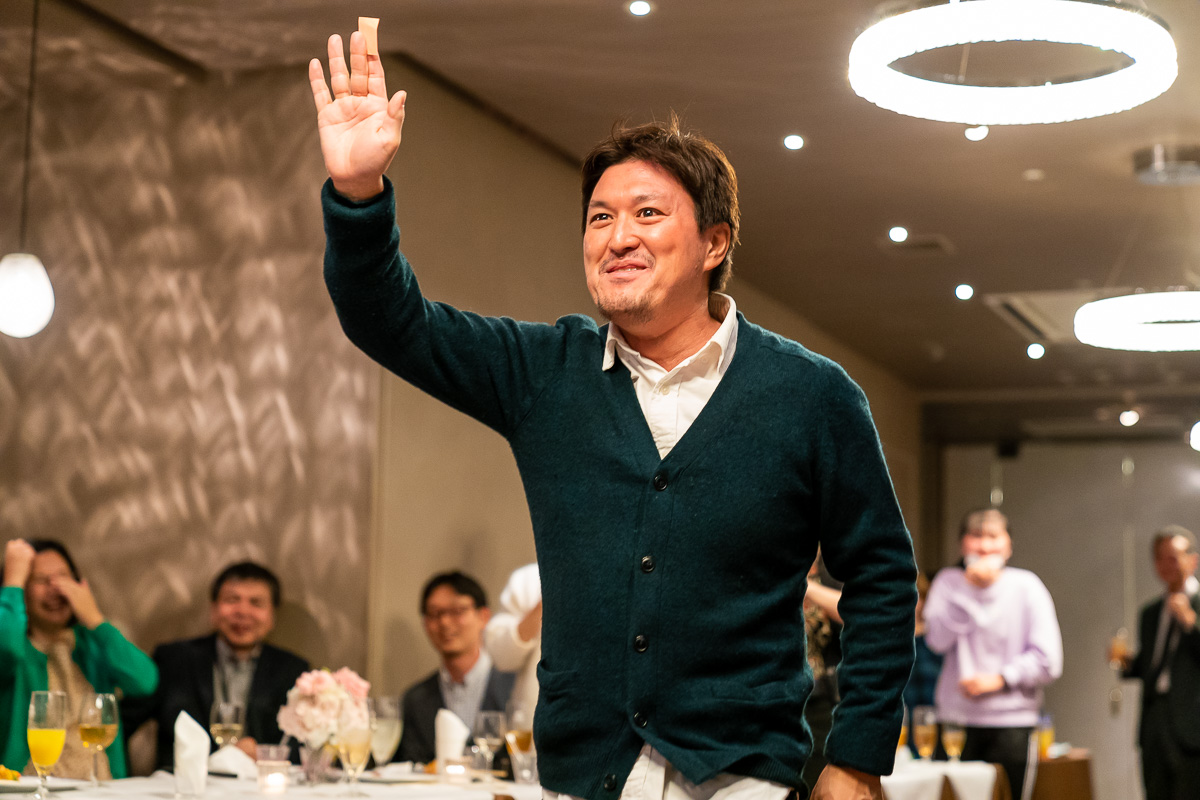 石上の全日本ジャージを射止めた穴田悠吾マッサーだが「辞退します!」と譲った。この後他の賞品でも2回当たり連続辞退。引きの強さと持ち前のきっぷの良さで、会場を湧かせた