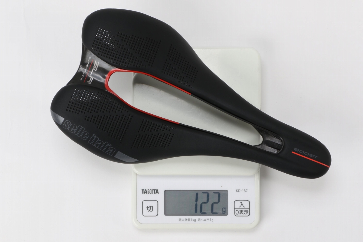 シリーズ最軽量となるのがSLR BOOST KIT CARBONIO SUPERFLOW 122gと軽量だ