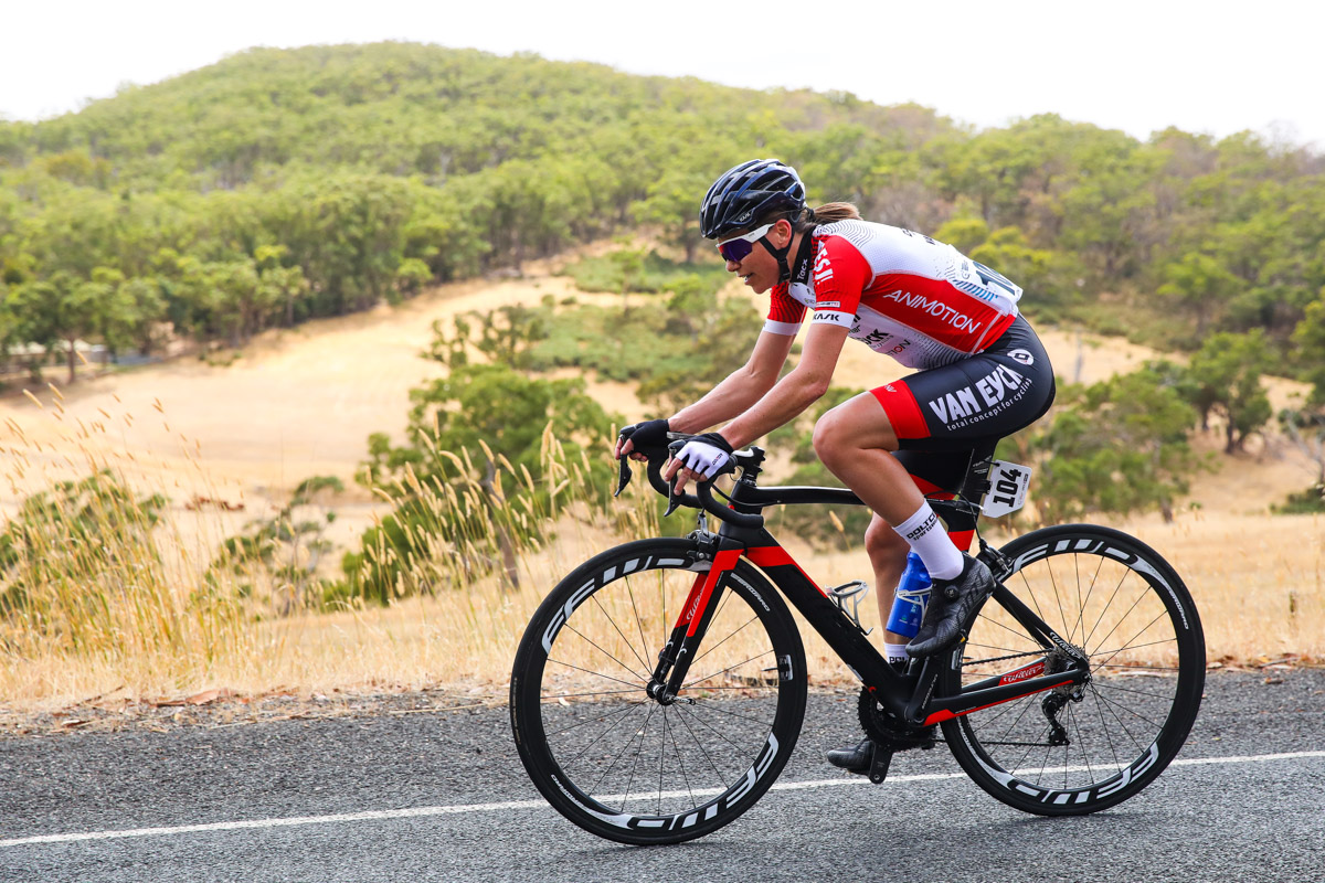 カテゴリー山岳に向かって逃げるマリーケ・ファンヴィツェンブルグ(オランダ、ドルチーニ・ファンエイクスポート)
