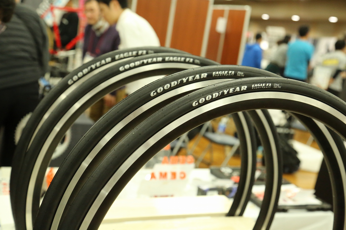 グッドイヤーがロードバイク用タイヤに参入。オールラウンドなEAGLE F1と更に走行性能を突き詰めたEAGLE F1 Super Sportsがラインアップ。
