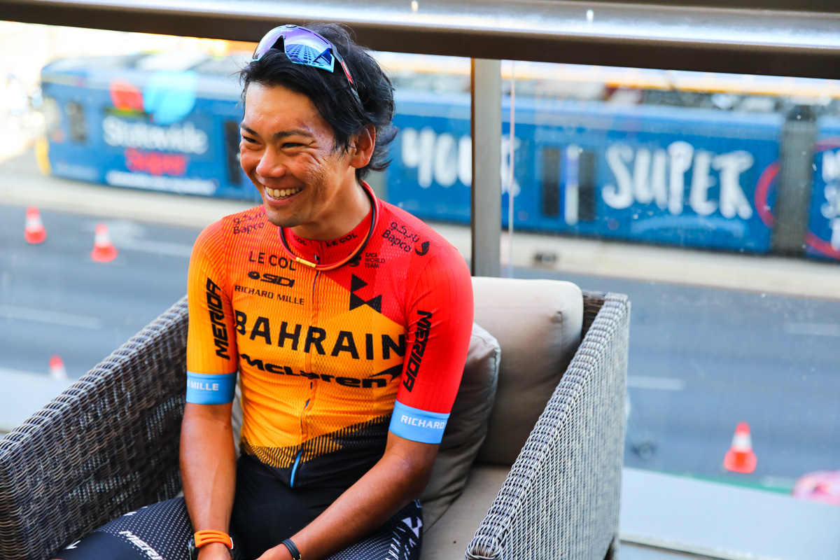 ダウンアンダーを終えてインタビューを受ける新城幸也(バーレーン・マクラーレン)