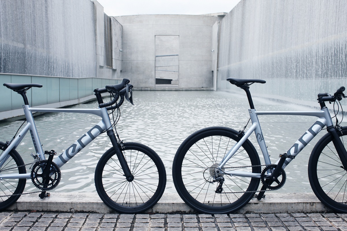 SURGE(左)とRIP(リップ)に登場したアイスグレーカラー