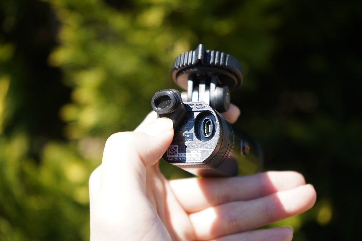 ライト後端にMicroUSBのポートが備えられている