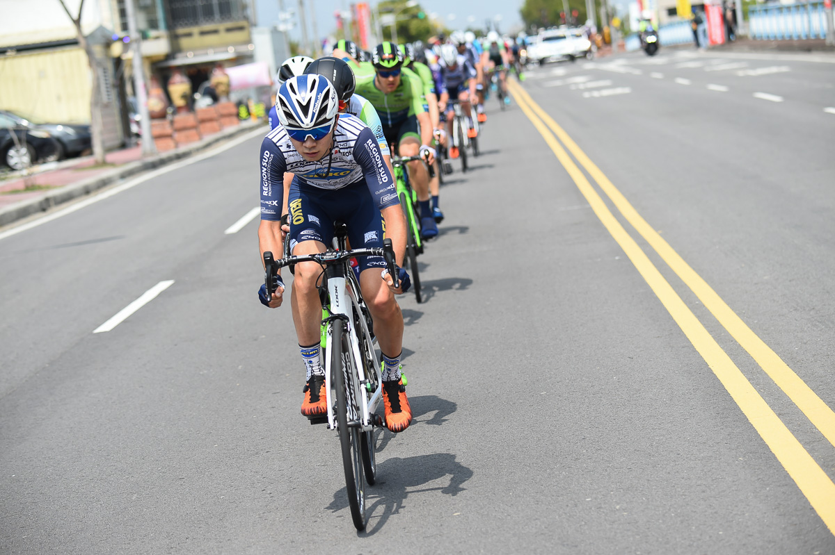 集団牽引する石上優大(NIPPO・デルコ・ワンプロヴァンス)