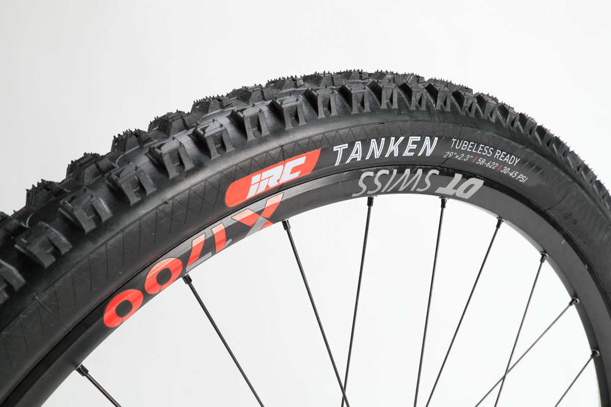 IRC TANKEN TUBELESS READY サイドウォールには耐パンクの補強が入る