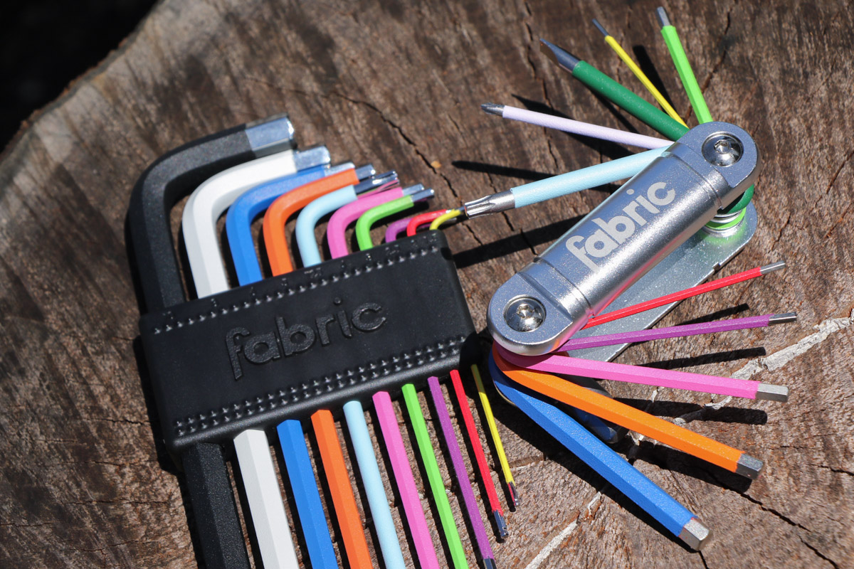 ファブリックからリリースされた新工具「HEX KEY SET(左)」「11 IN 1(右)」