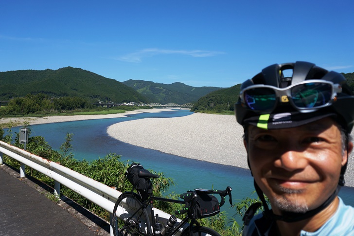 河川敷も広く大河の風格を湛える熊野川沿いのサイクリングは、とても気持ちが良い!