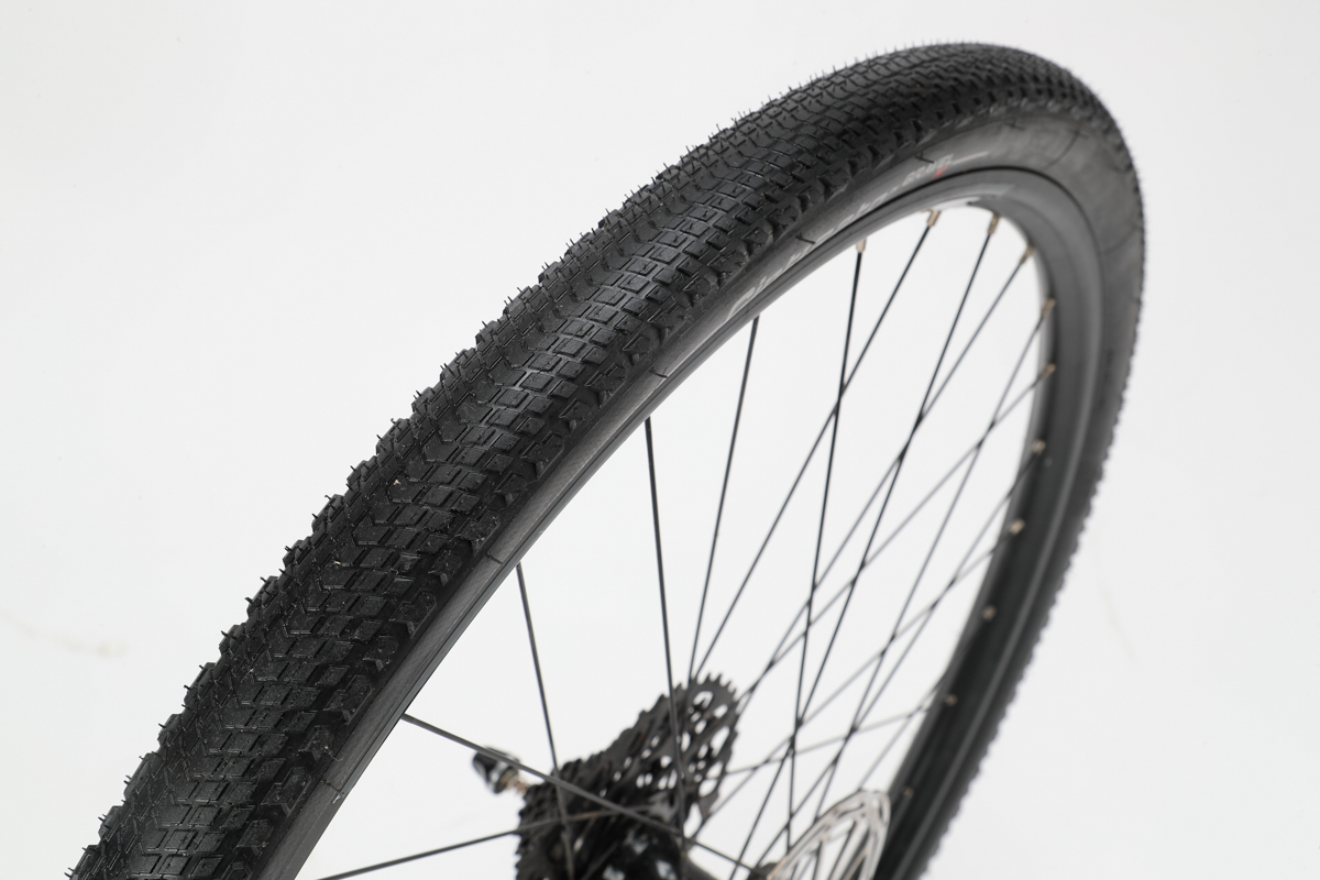 砂利道や締まった道に適したCINTURATO GRAVEL HARD