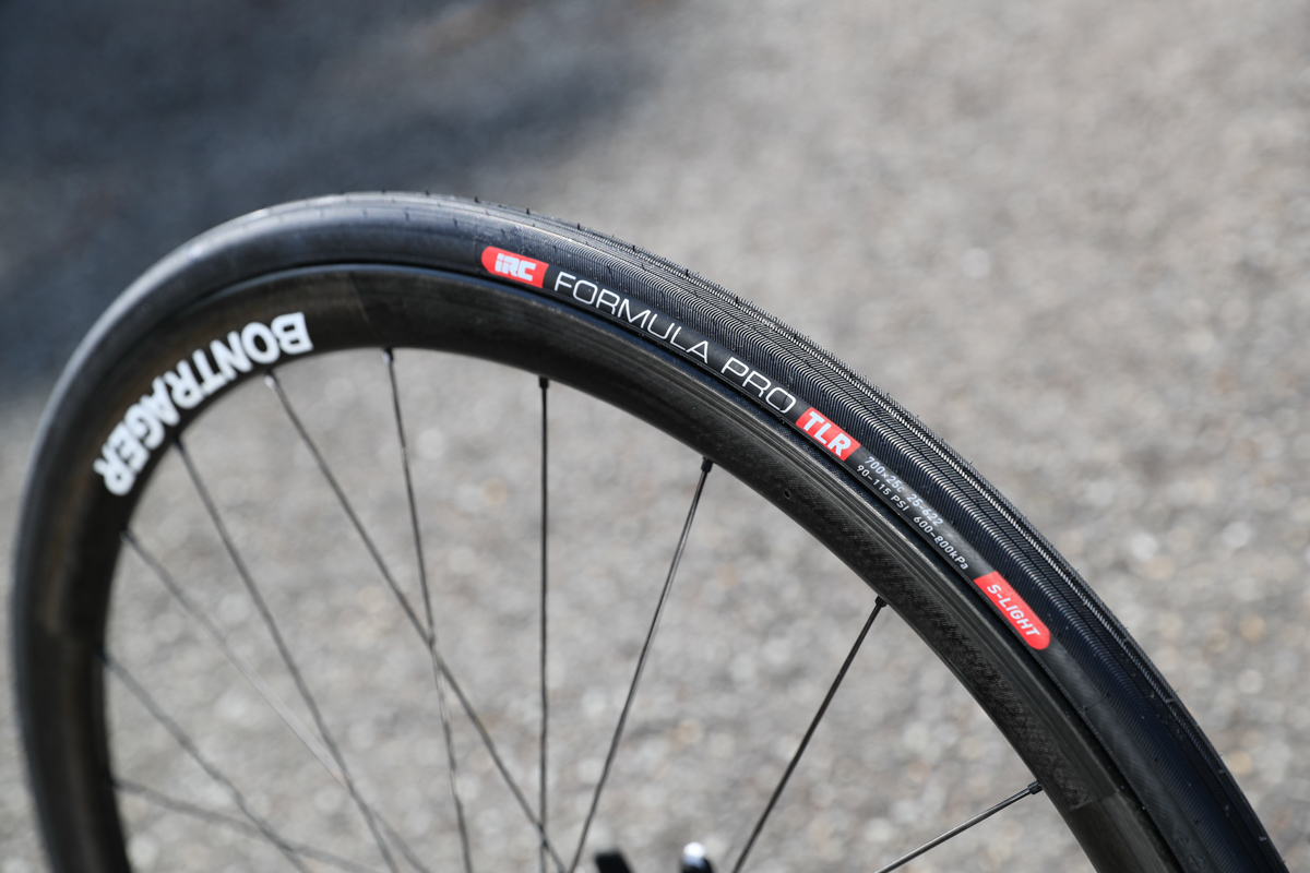 IRC Formula Pro Tubeless Ready S-LIGHT(写真は25C:220g)