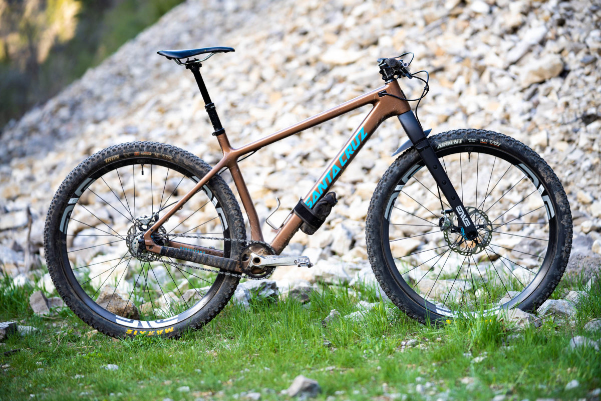 最新のハードテールジオメトリーに最適化されたMOUNTAIN FORK 29 Boost 違和感のない佇まい