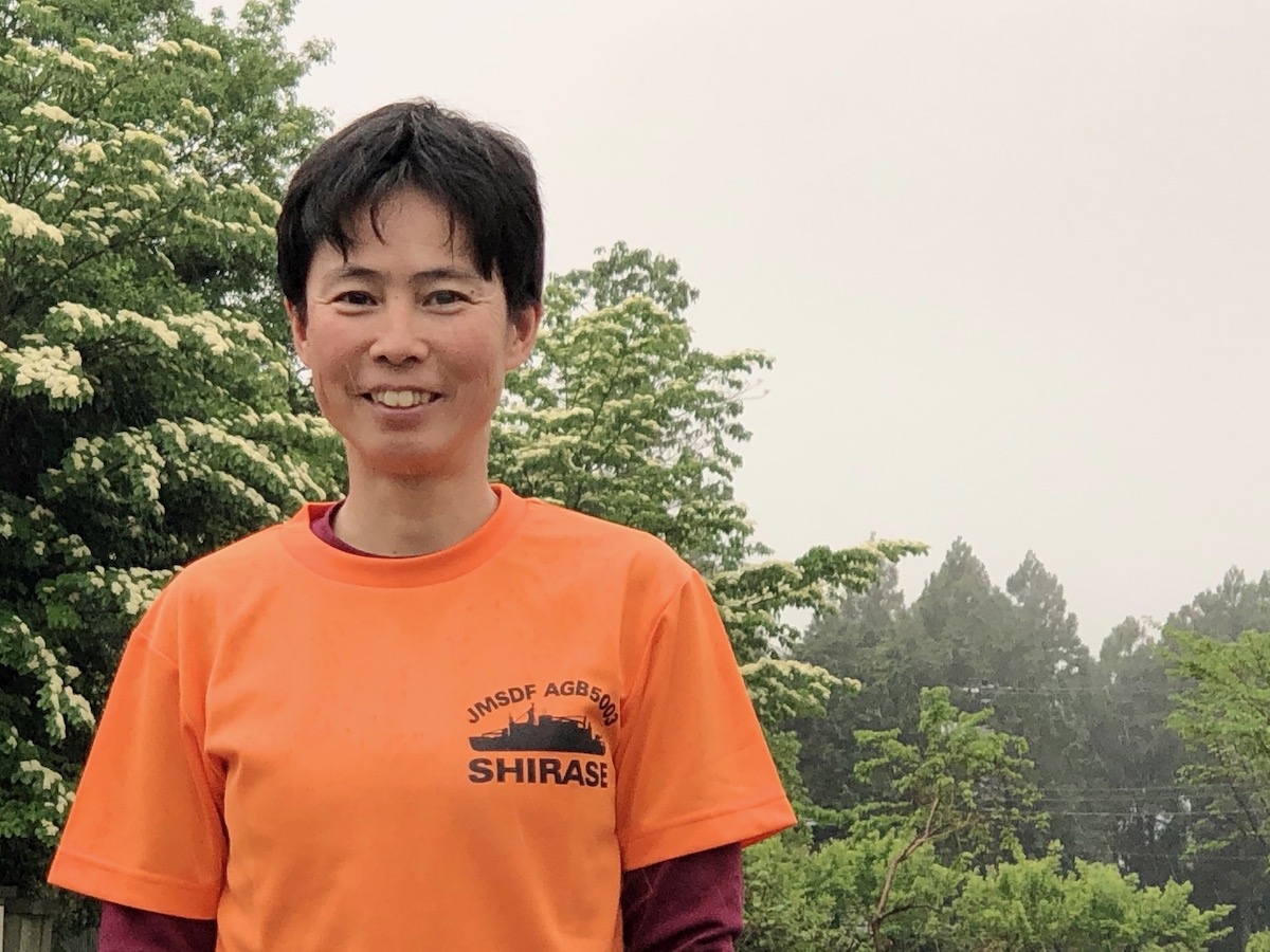 宮内佐季子さん Tシャツには南極観測船SHIRASE(しらせ)のネームが