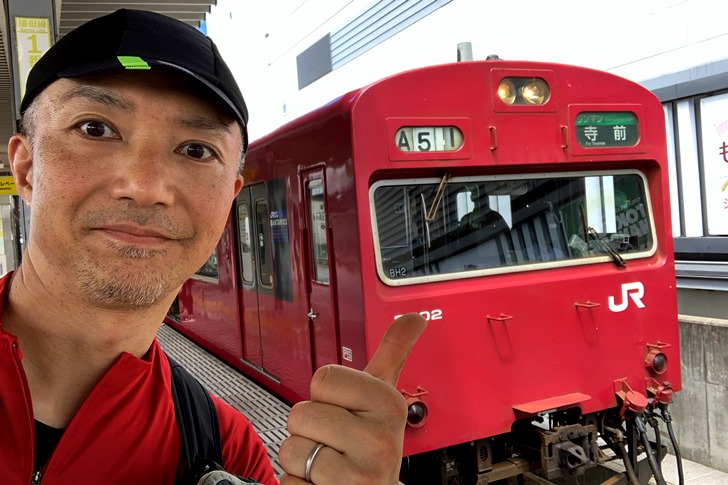 姫路駅の播但線ホームで待っていた真っ赤な103系電車!更新されているものの種車は相当古い昭和の老兵