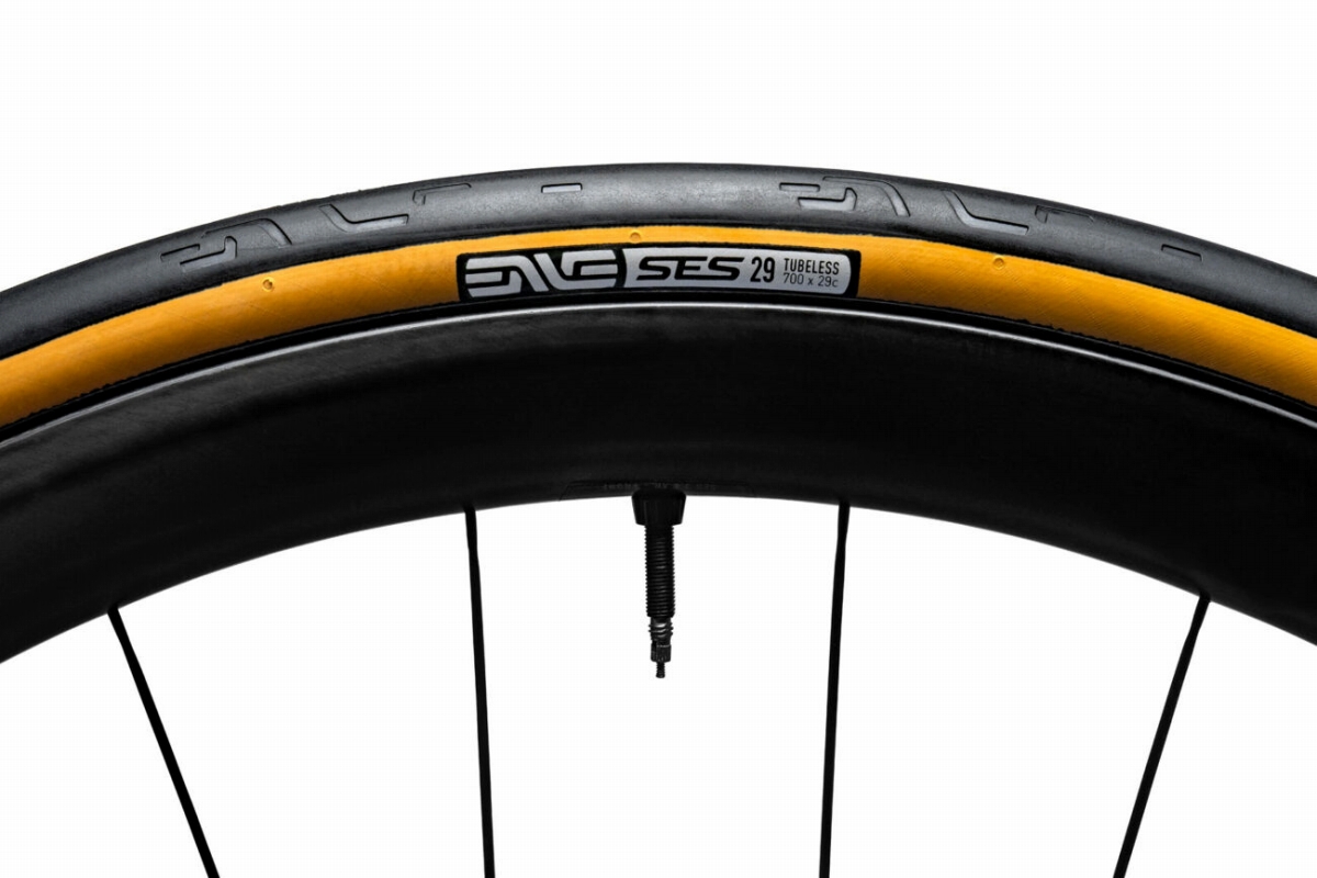 エンヴィ SES ROAD TIRE(タン)