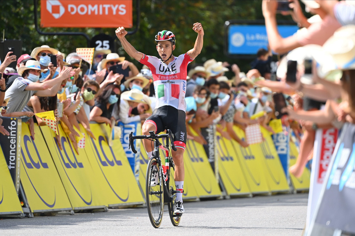 イタリアチャンピオンのダヴィデ・フォルモロ(イタリア、UAEチームエミレーツ)がステージ優勝