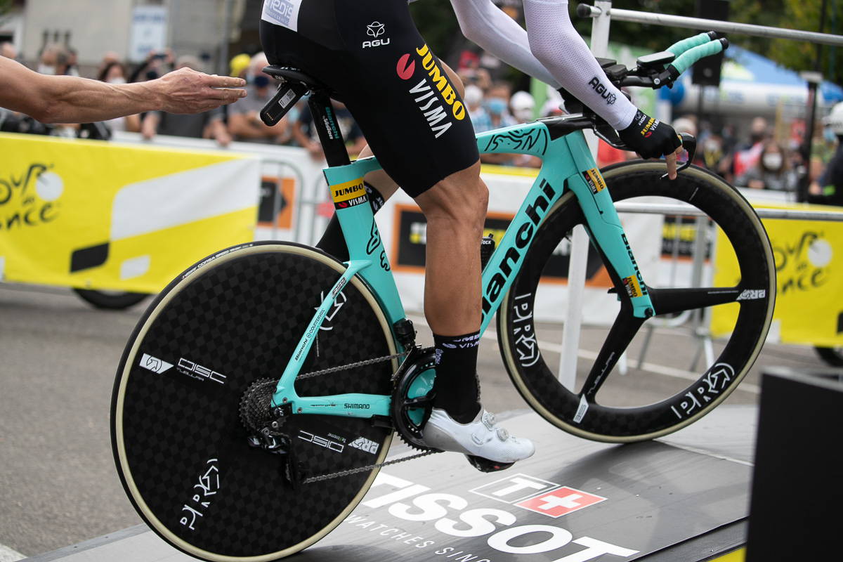 トニー・マルティン(ドイツ、ユンボヴィスマ)のバイクにはPRO 3Spoke WheelとDisc Wheelがアセンブルされている