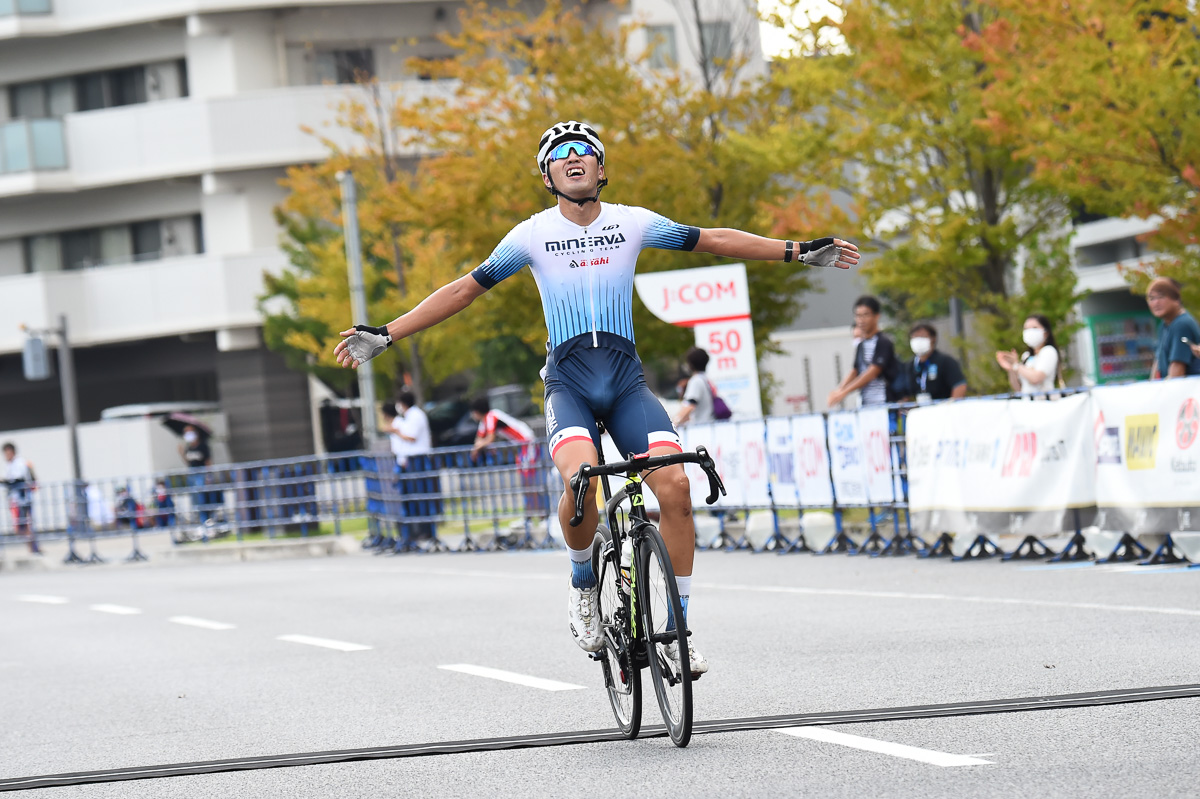 E2優勝 川勝敦嗣(MiNERVA-asahi)