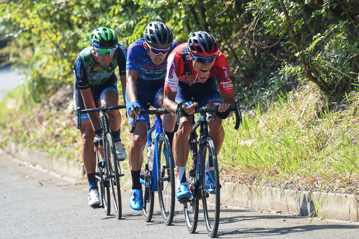 最終周回 阿部嵩之(宇都宮ブリッツェン)が追いついて3名での勝負へ
