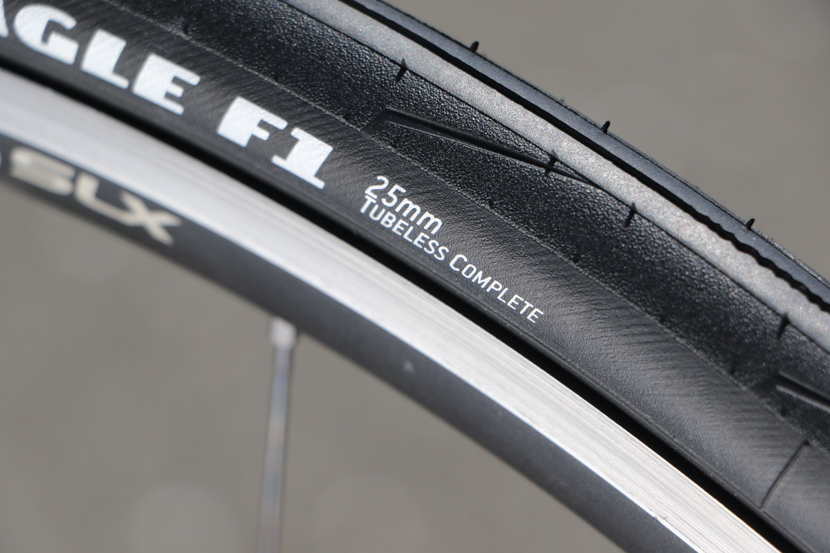 チューブレスレディを表すTubeless Complete(チューブレスコンプリート)の文字