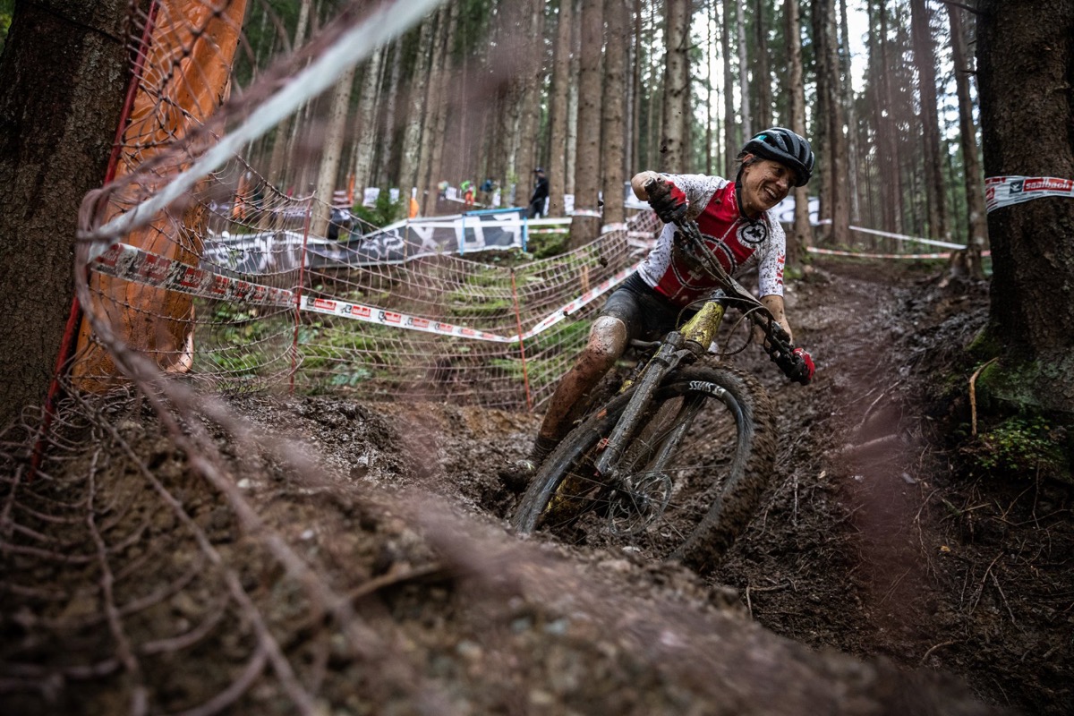 E-MTB女子 悪コンディションの下り区間