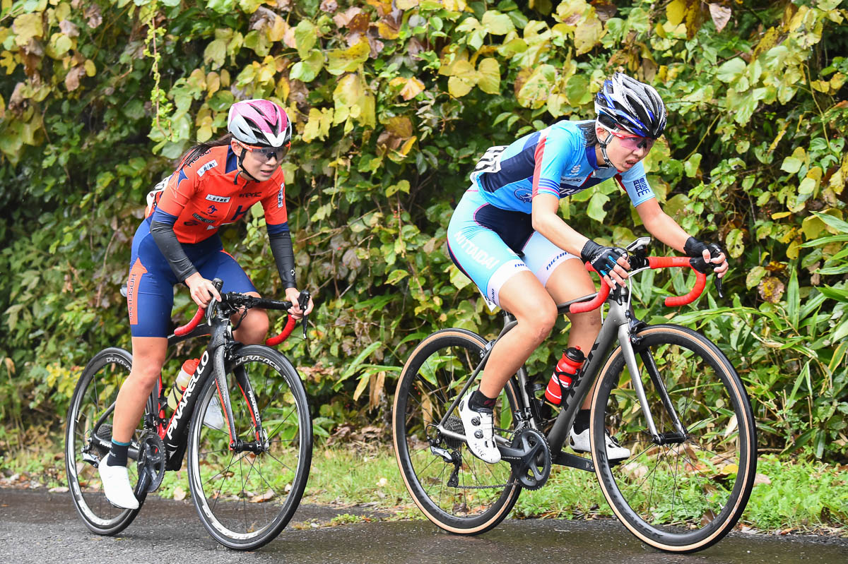 女子 2位グループの川口うらら(日本体育大学)と太郎田水桜(法政大学)
