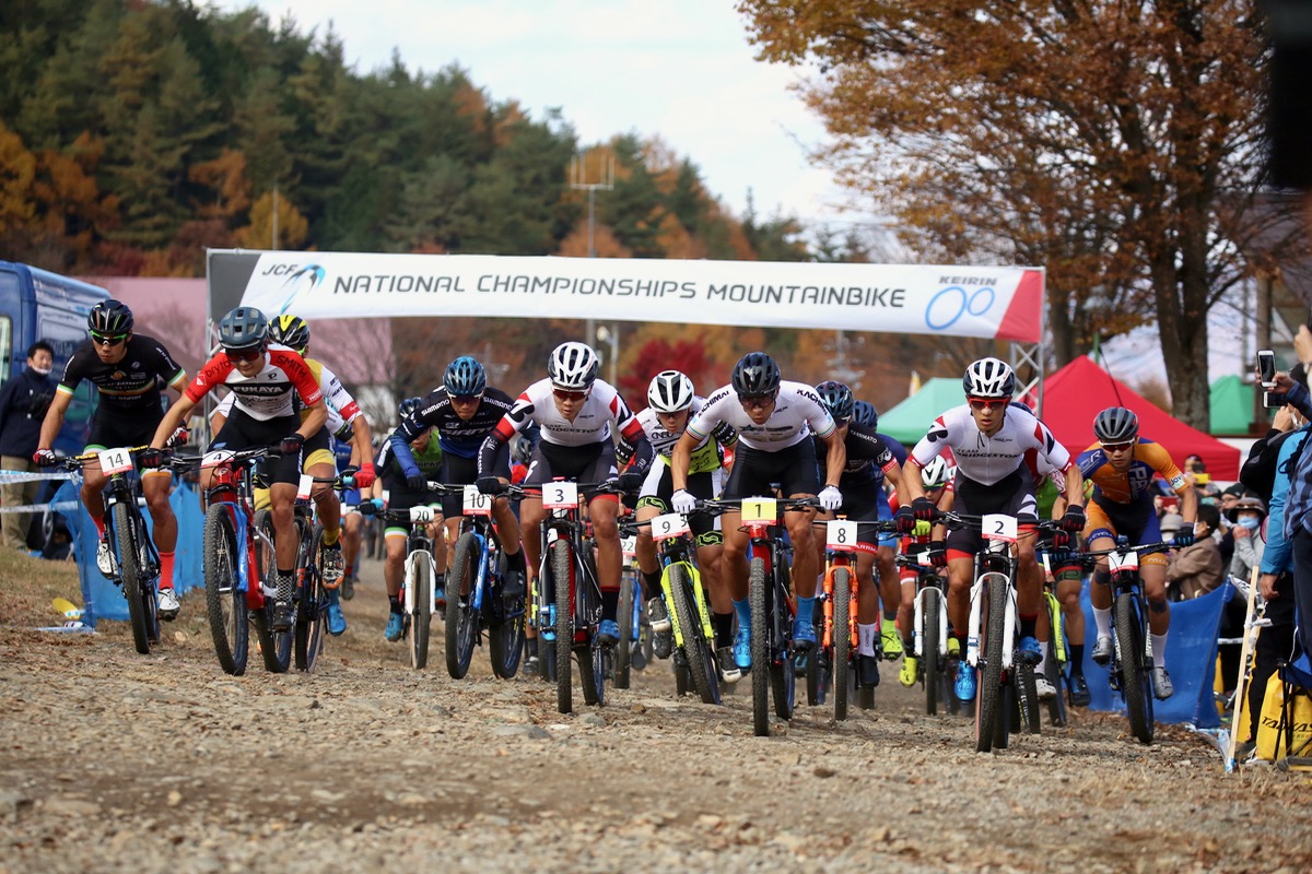 男子エリートレースがスタート。沢田時(TEAM BRIDGESTONE Cycling)がダッシュを決めた