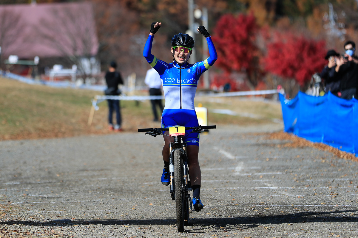 MTB XCO全日本選手権 女子エリートで優勝した今井美穂(CO2bicycle)