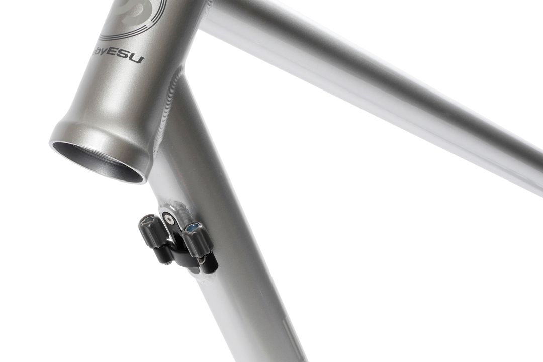ワイヤーの外装用パーツは、DI2ケーブル内装用パーツが用意される