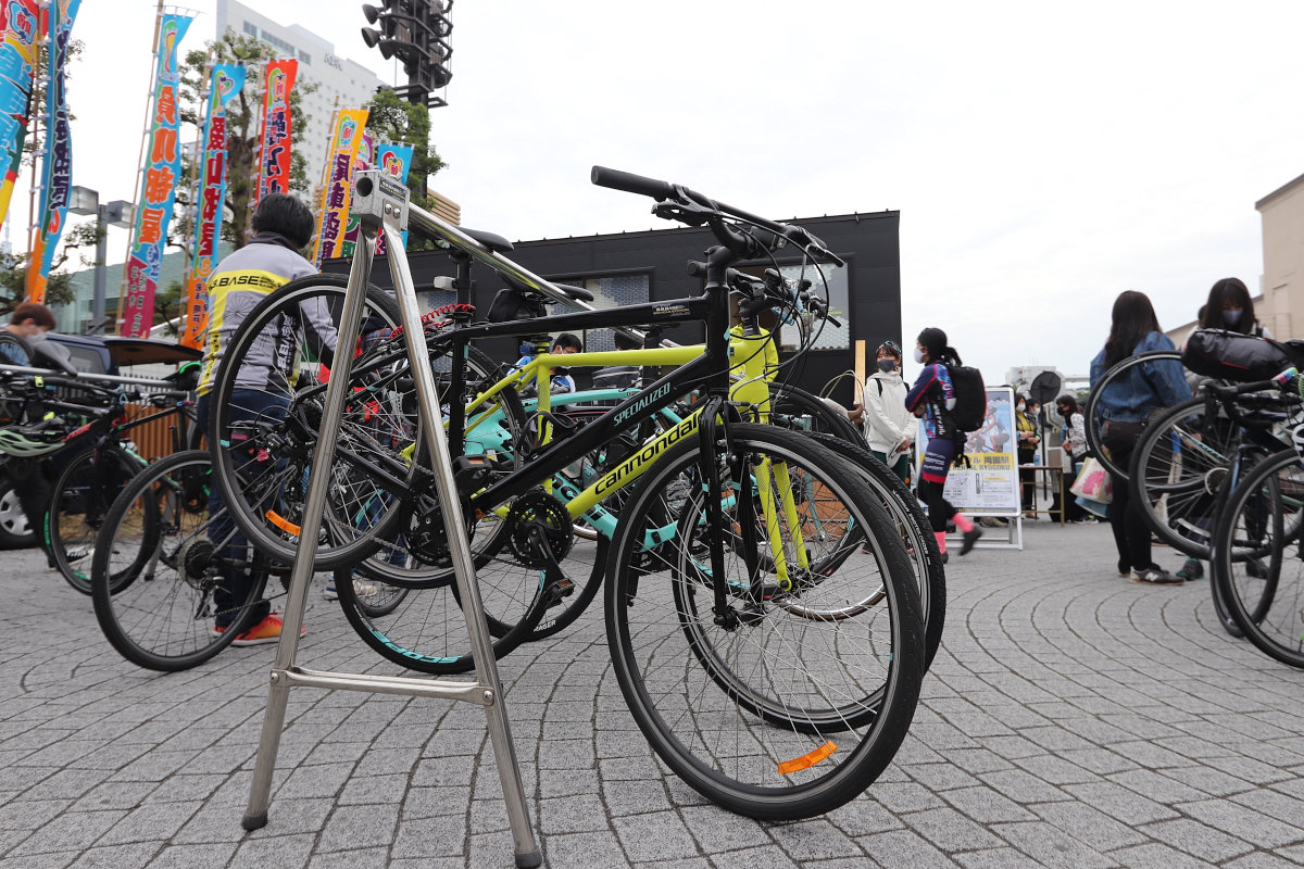 レンタサイクルはロードバイクとクロスバイクの全29台が用意される