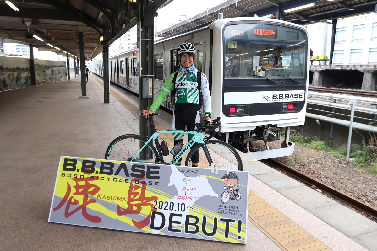 JRの駅員さんにB.B.BASEと一緒に撮ってもらった