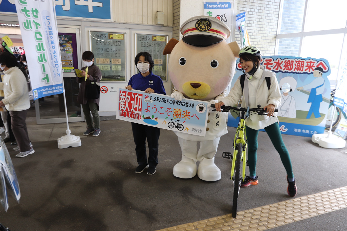 改札を出るとJR東日本千葉支社マスコットキャラクター「駅長犬」がお出迎え