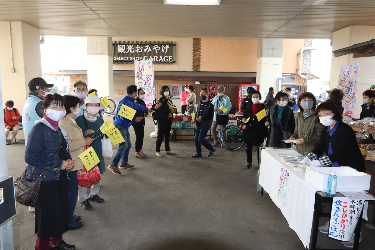 駅舎を出ても、地元の方々から大歓迎