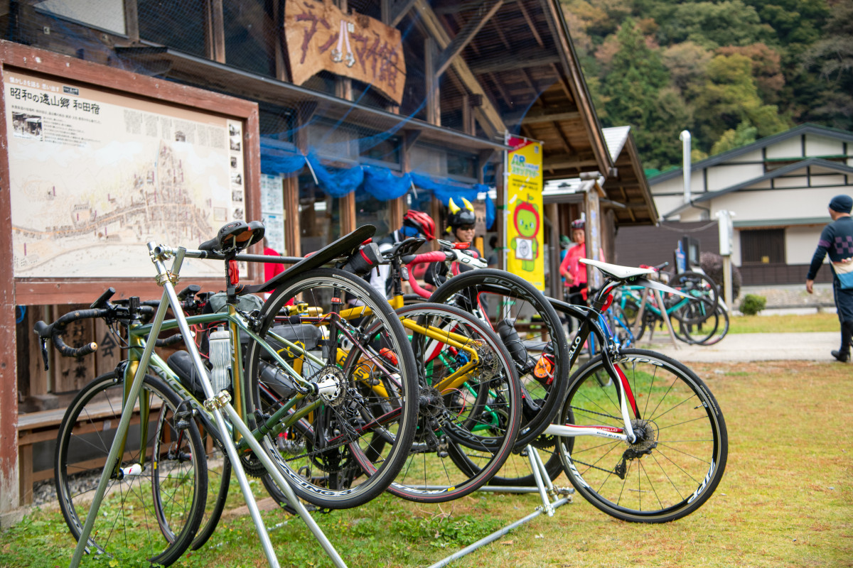 道の駅遠山郷に到着 しっかりとバイクラックも整備されていました