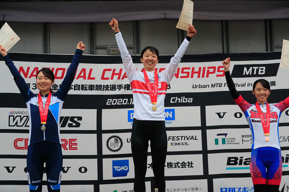 XCE Women Elite表彰 優勝は川口うらら(FUKAYA RACING)