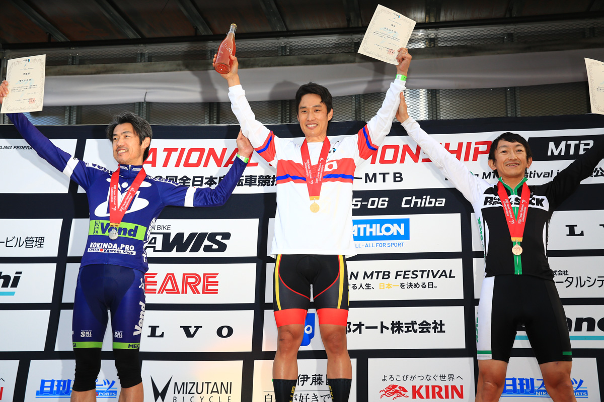 Men Masters表彰 優勝は岡本紘幸(インパルス)がXCEとの2冠を達成