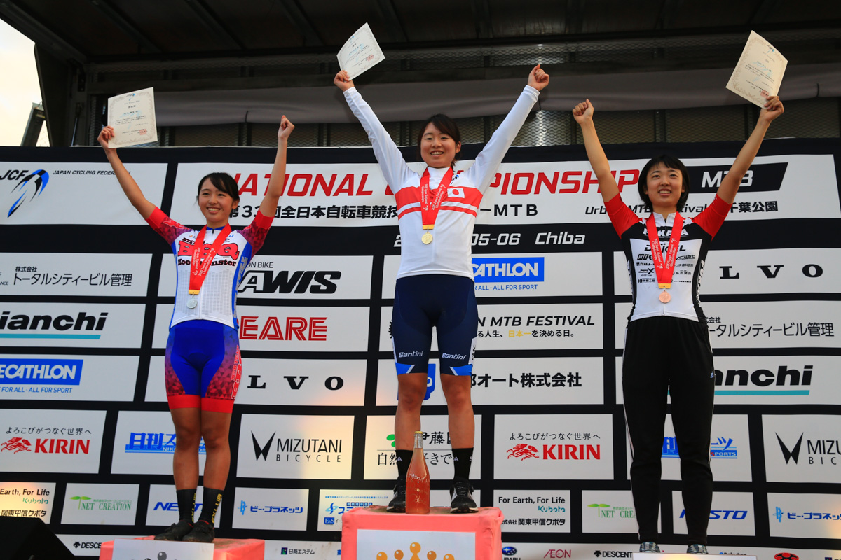 女子は小林あか里(中央、CMC/Aigle)と川口うらら(右、日本体育大学)の2名が参加