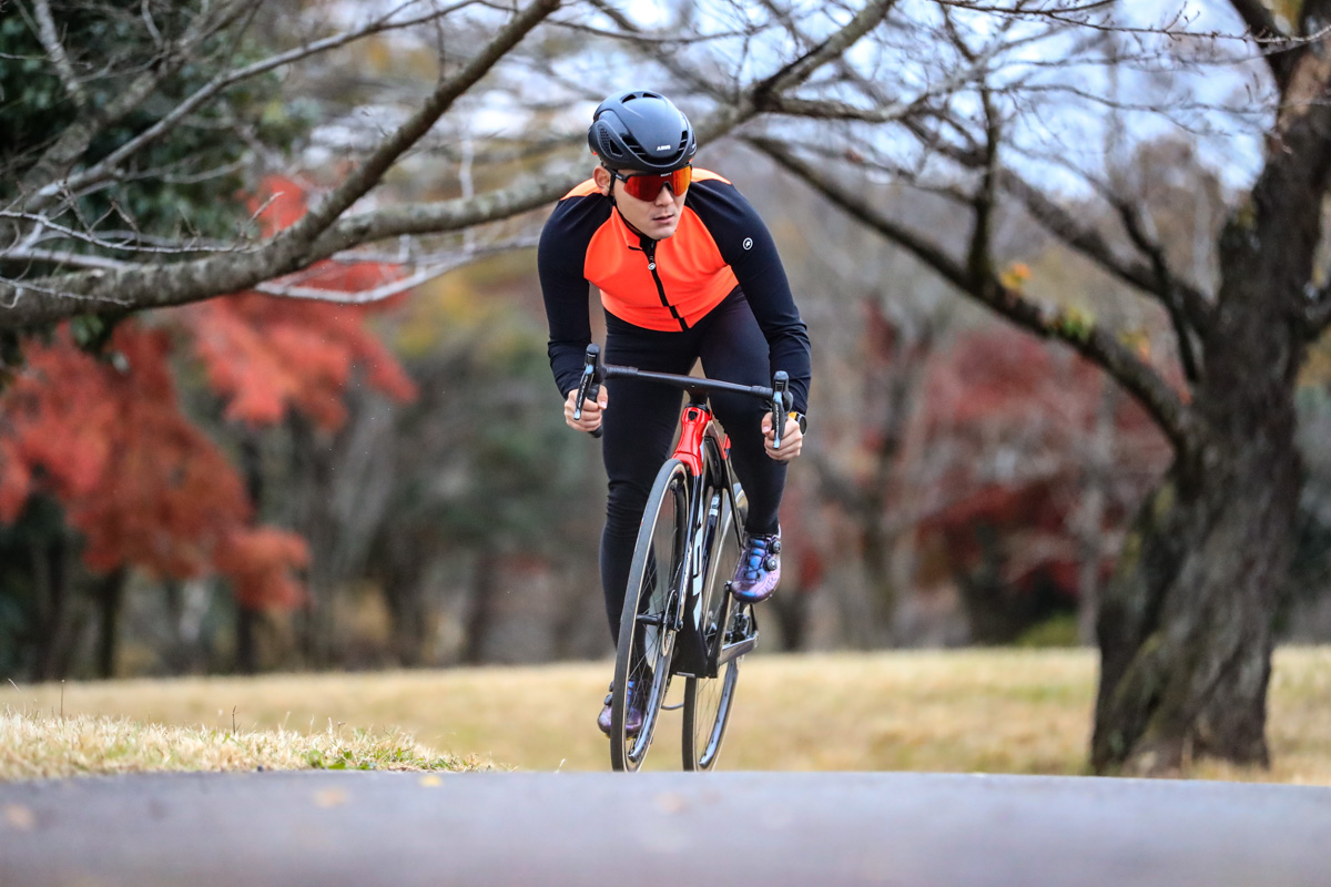 「ダンシングでの軽さが印象的。思い通りのタイミングでバイクが体についてくる」小西真澄(ワイズロードお茶の水)