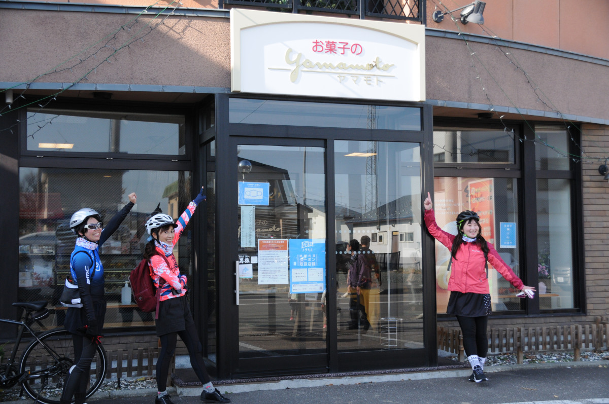 最初の立ち寄りポイント、山本菓子舗へ到着!