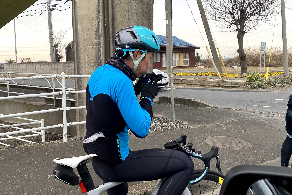 信号の待機時間も無駄にはできない。 補給あるのみ!