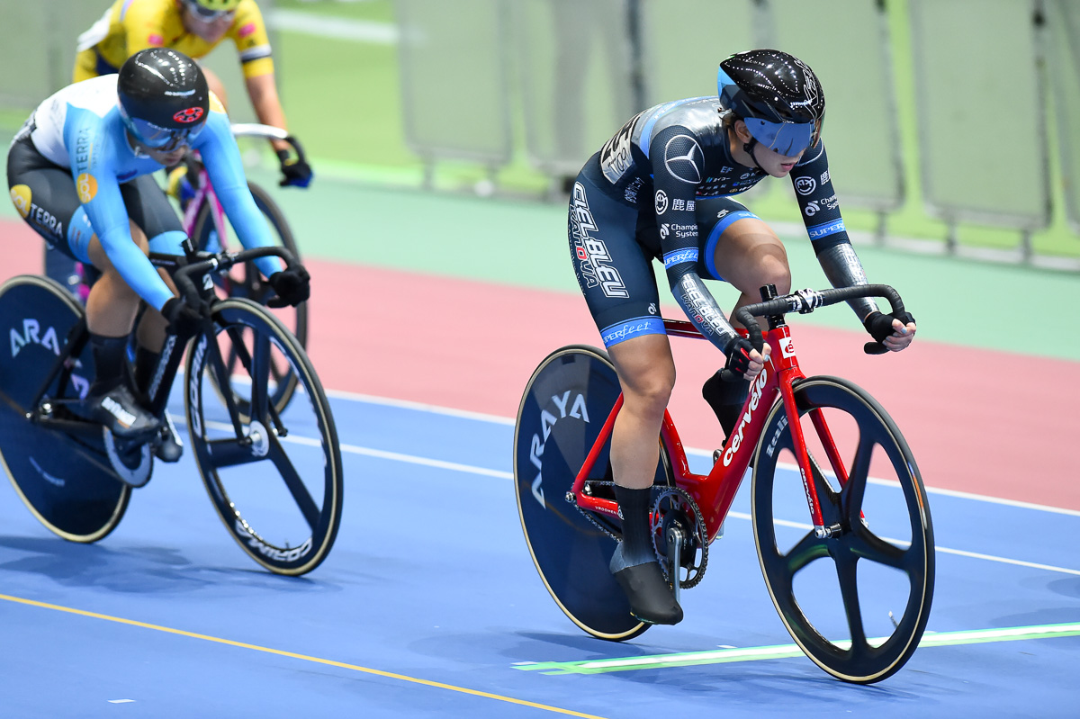 引退レースとなった全日本選手権を走る上野みなみ(シエルブルー鹿屋)