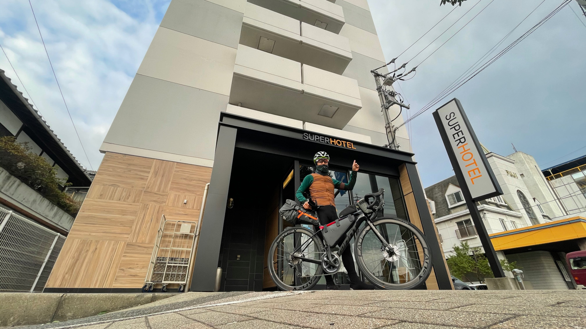 予約なしの飛び込みで泊まったスーパーホテル新居浜(翌朝に撮影)