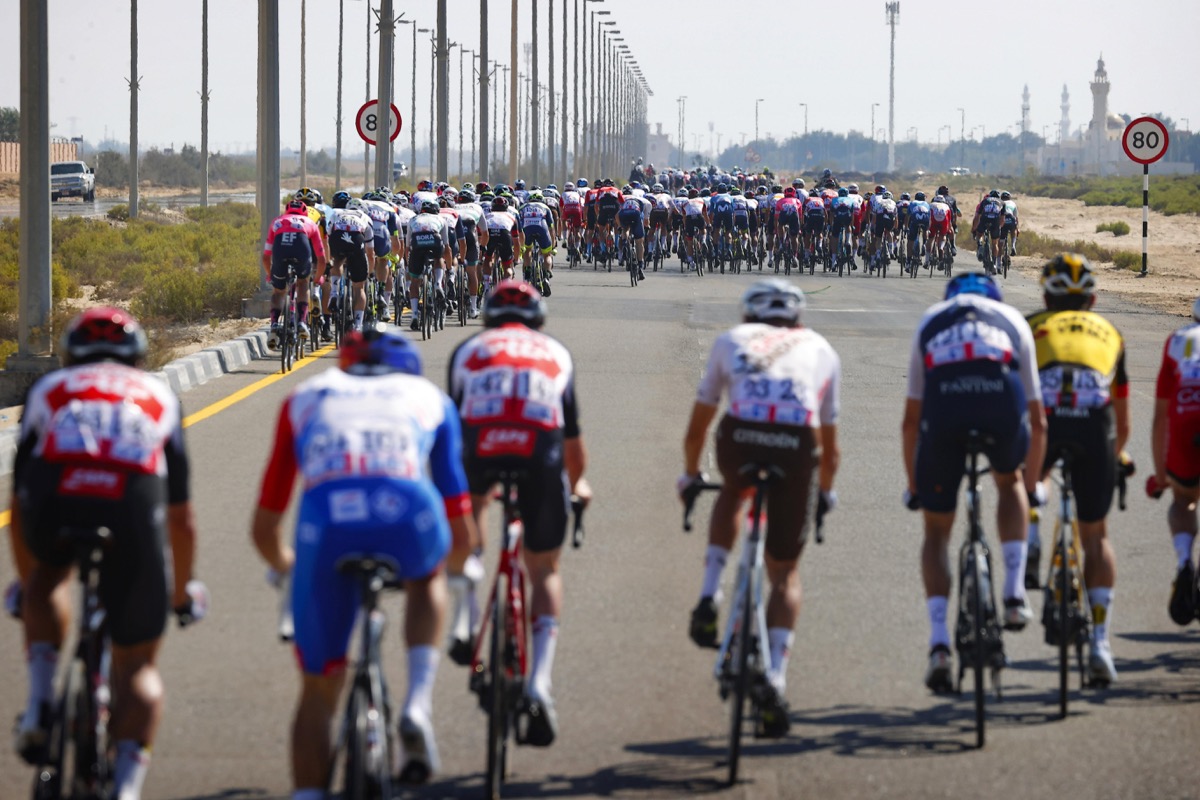 100kmを消化したタイミングで集団分裂が発生。17名が先行した