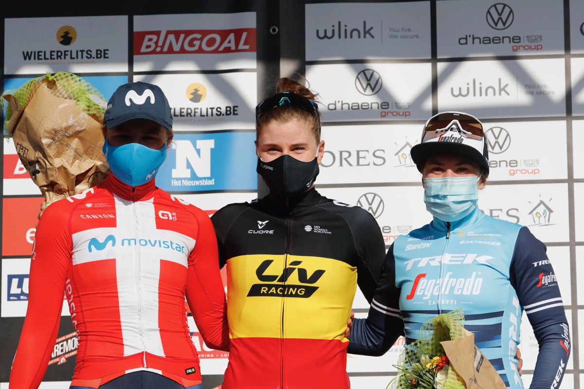 女子レース表彰台:2位ノースガード、1位コペッキー、3位ホスキング
