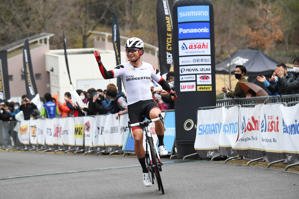 5周を逃げきった橋本英也(チームブリヂストンサイクリング)が優勝