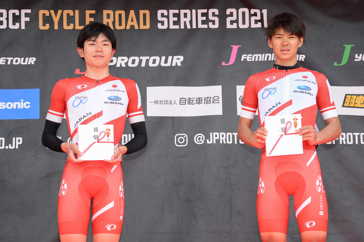 敢闘賞を受賞した留目夕陽(写真右)と山田拓海(共にJCF強化指定選抜チーム)